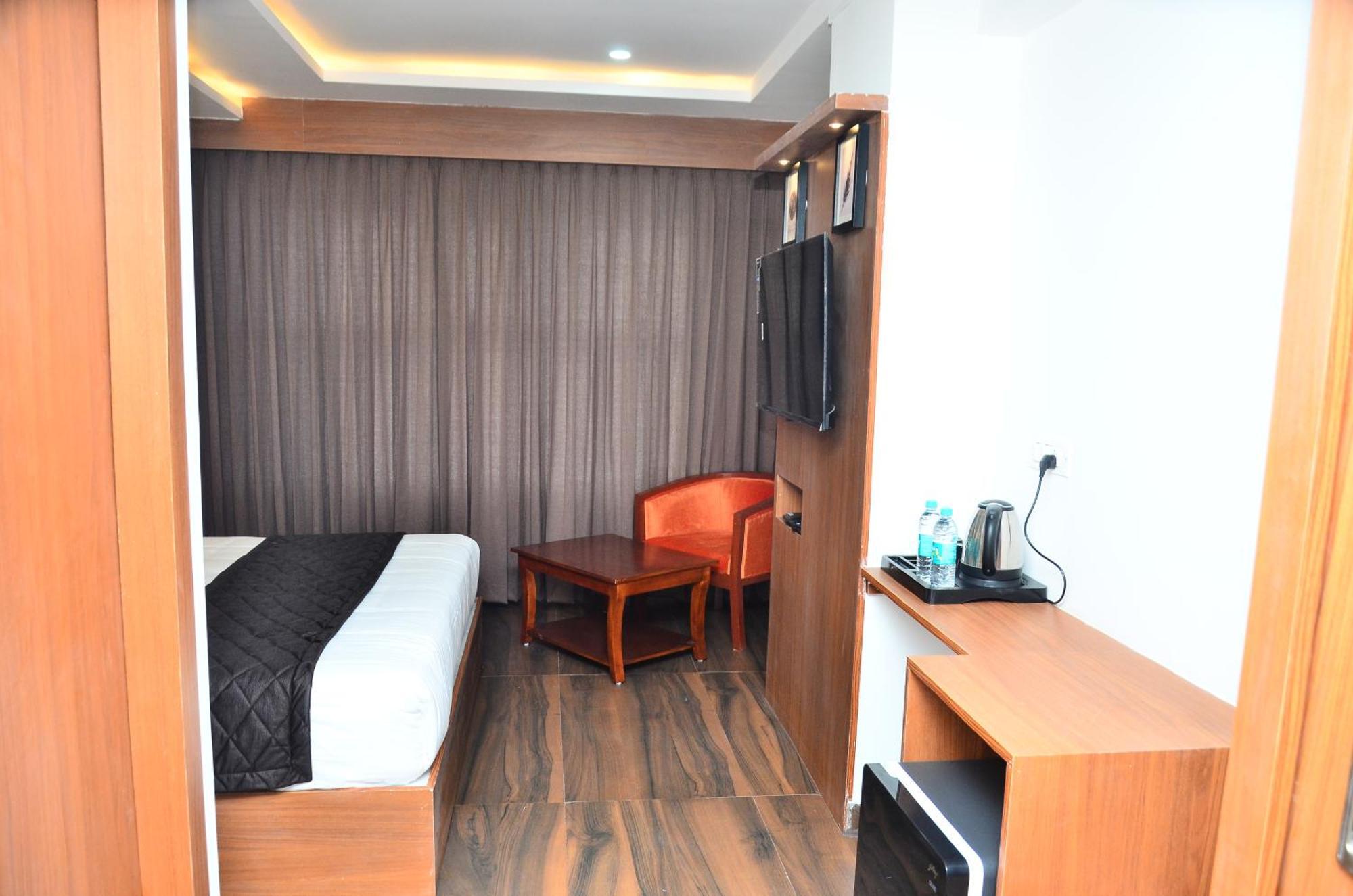 Hotel Eyrie Nest Bangalore Eksteriør billede