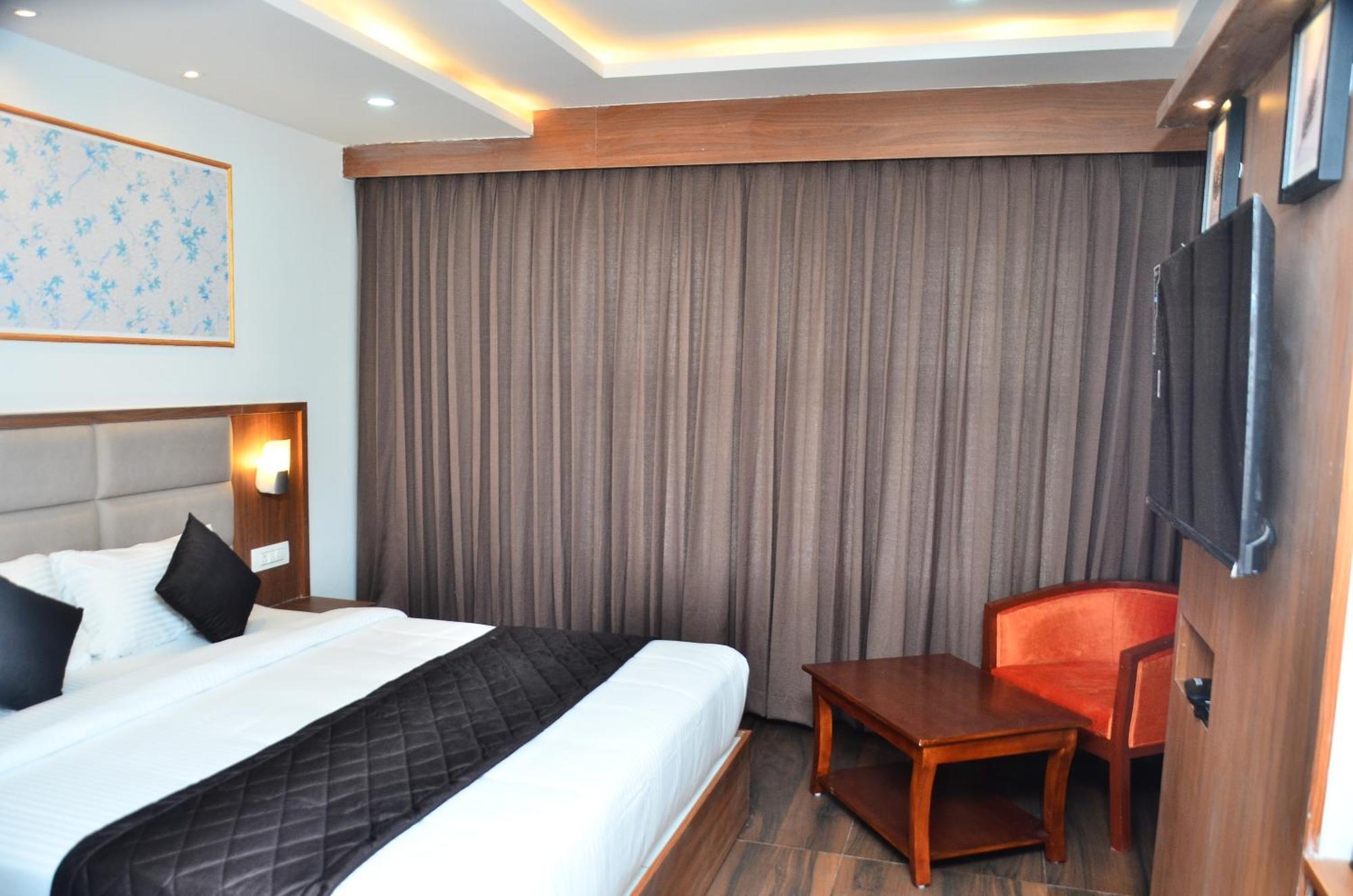 Hotel Eyrie Nest Bangalore Eksteriør billede