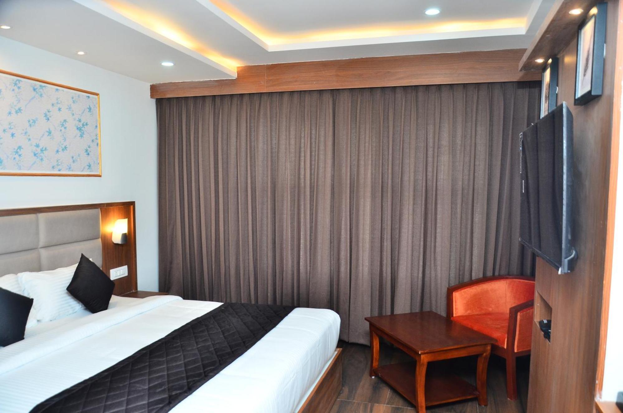 Hotel Eyrie Nest Bangalore Eksteriør billede