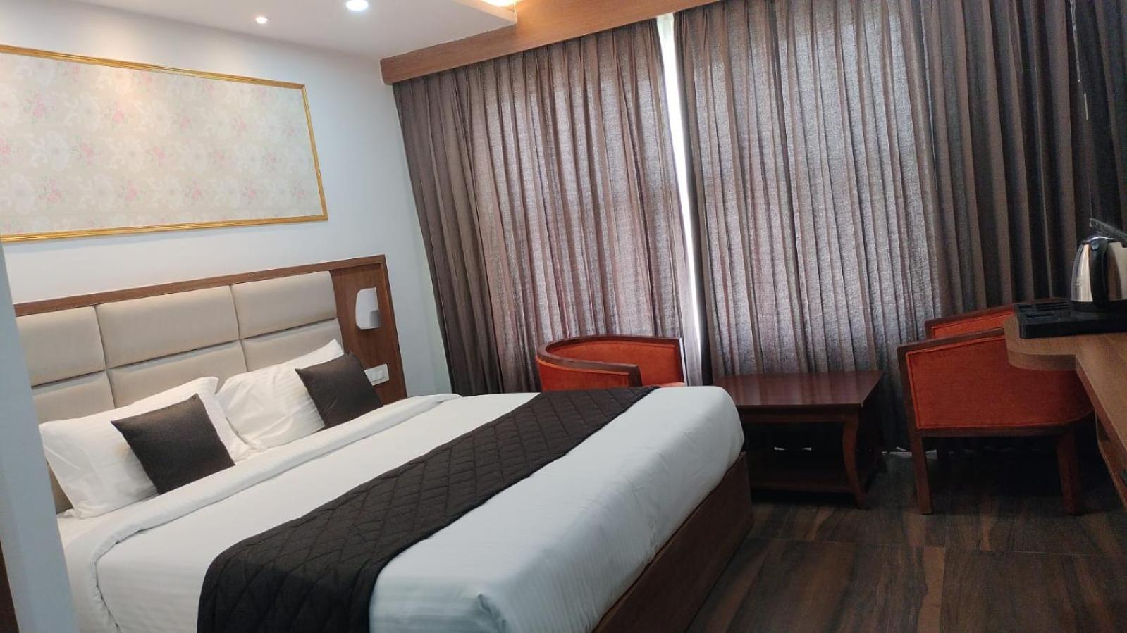 Hotel Eyrie Nest Bangalore Eksteriør billede